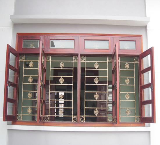 Cửa 4 cánh màu gỗ song sắt 