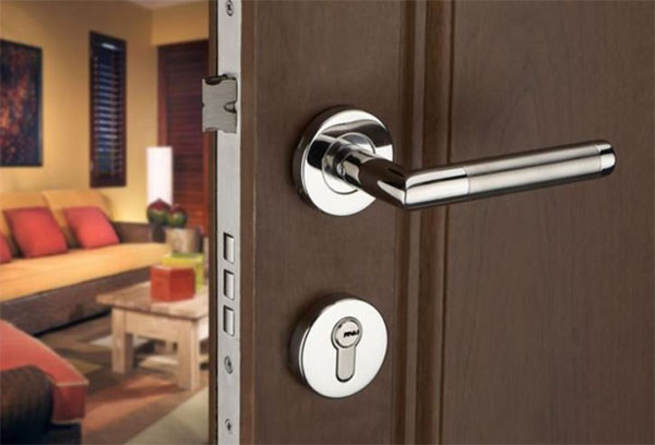 cách lắp đặt khóa tay gạt dành cho cửa gỗ công nghiệp