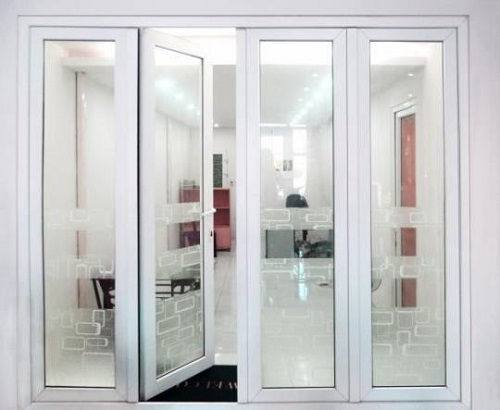 Cua-nhua-upvc-la-gi