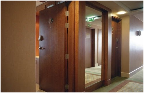 Cưu điểm vượt trội cửa gỗ chống cháy thiết kế hoàn thiện