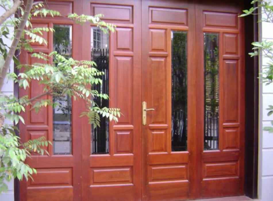Cửa gỗ kính 4 cánh bằng nhau khóa tay gạt