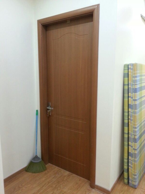 Cửa gỗ giá rẻ Hà Nội đẹp tinh tế