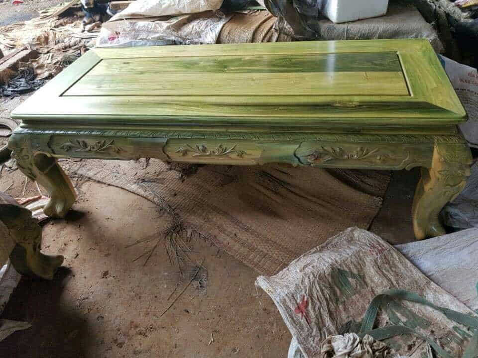 Bàn gỗ đổi màu xanh ngọc bích