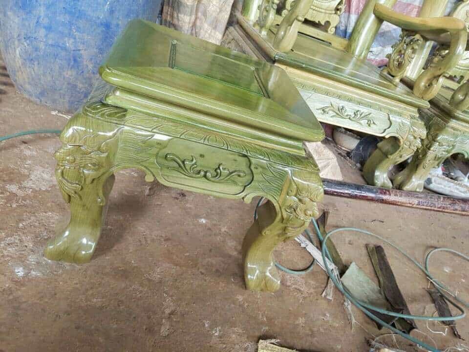 Ghế gỗ đổi màu xanh ngọc bích
