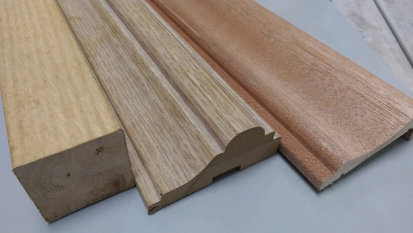 Mẫu nẹp khuôn cửa gỗ đẹp bao cong phong cách cổ điển