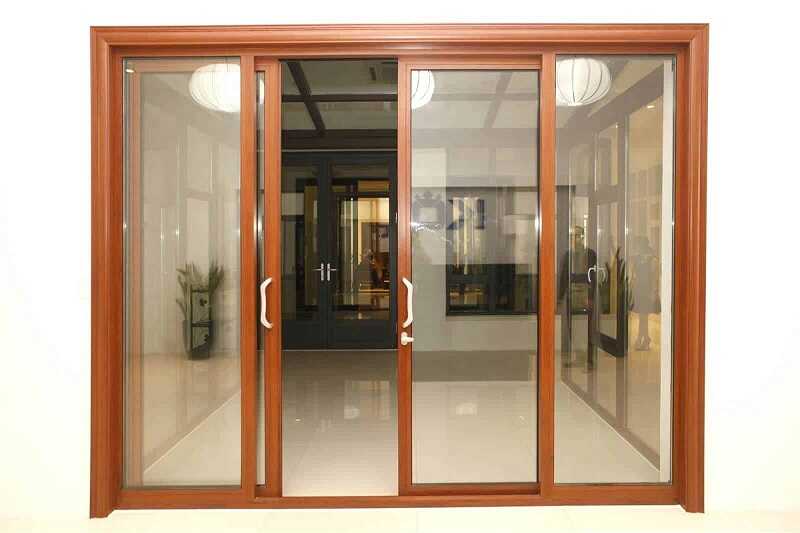 Cửa thép vân gỗ kết hợp kính