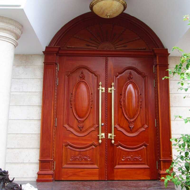 Cửa gỗ vòm cổ điển
