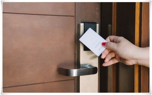 Khóa cửa từ