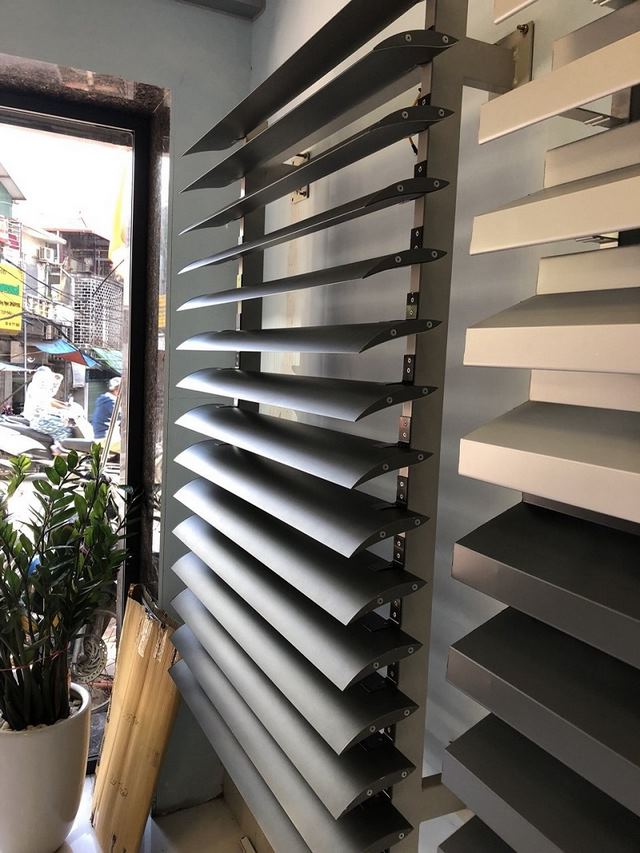 Cửa sổ chớp lật