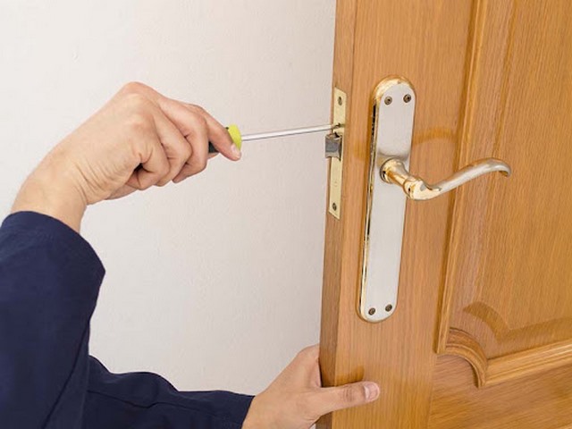 thay khóa cửa gỗ Hà Nội