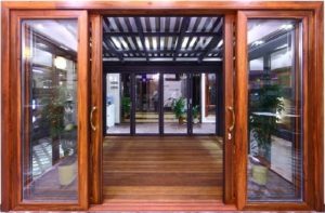 Cửa kính cường lực viền gỗ